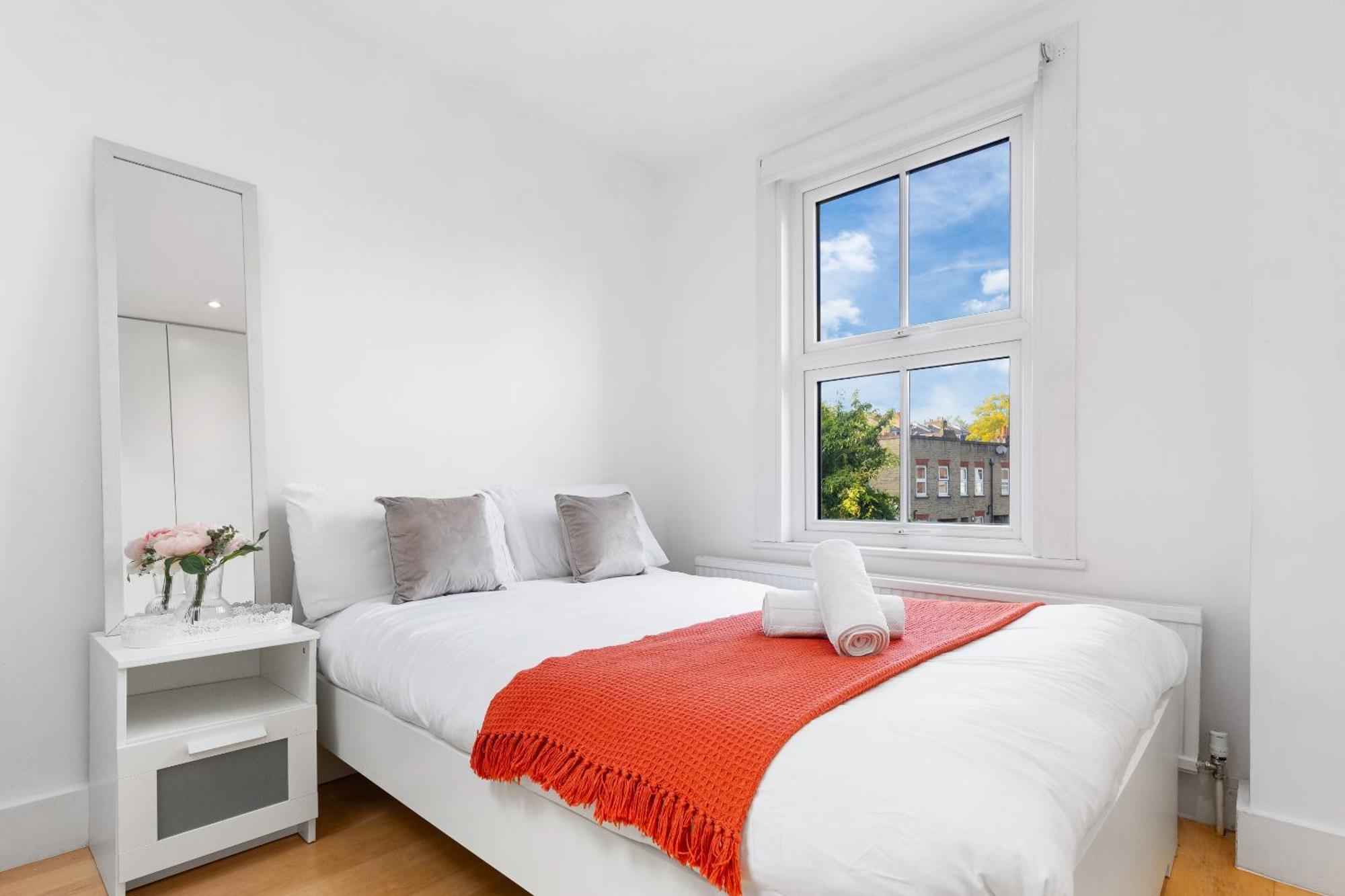 Luxury 4-Bedroom Modern Flat In Central London Steps From Station, Sleeps 9 In Style! Exterior foto