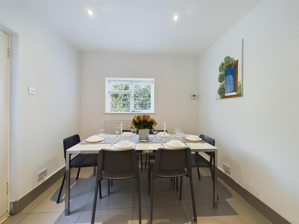 Luxury 4-Bedroom Modern Flat In Central London Steps From Station, Sleeps 9 In Style! Habitación foto