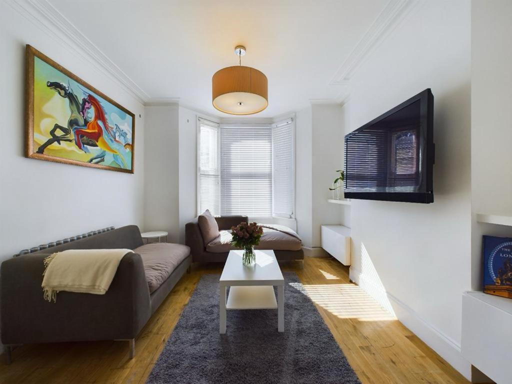 Luxury 4-Bedroom Modern Flat In Central London Steps From Station, Sleeps 9 In Style! Habitación foto