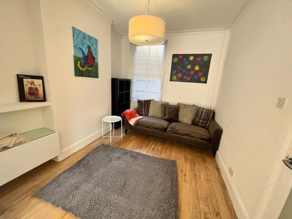 Luxury 4-Bedroom Modern Flat In Central London Steps From Station, Sleeps 9 In Style! Habitación foto
