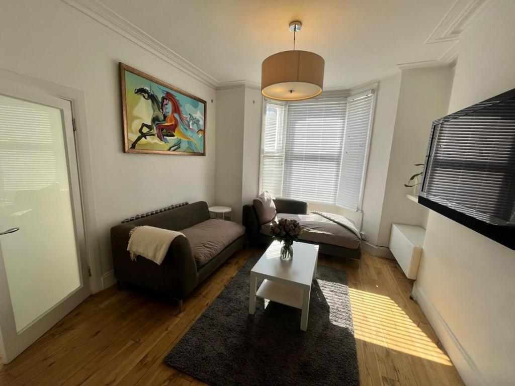 Luxury 4-Bedroom Modern Flat In Central London Steps From Station, Sleeps 9 In Style! Habitación foto