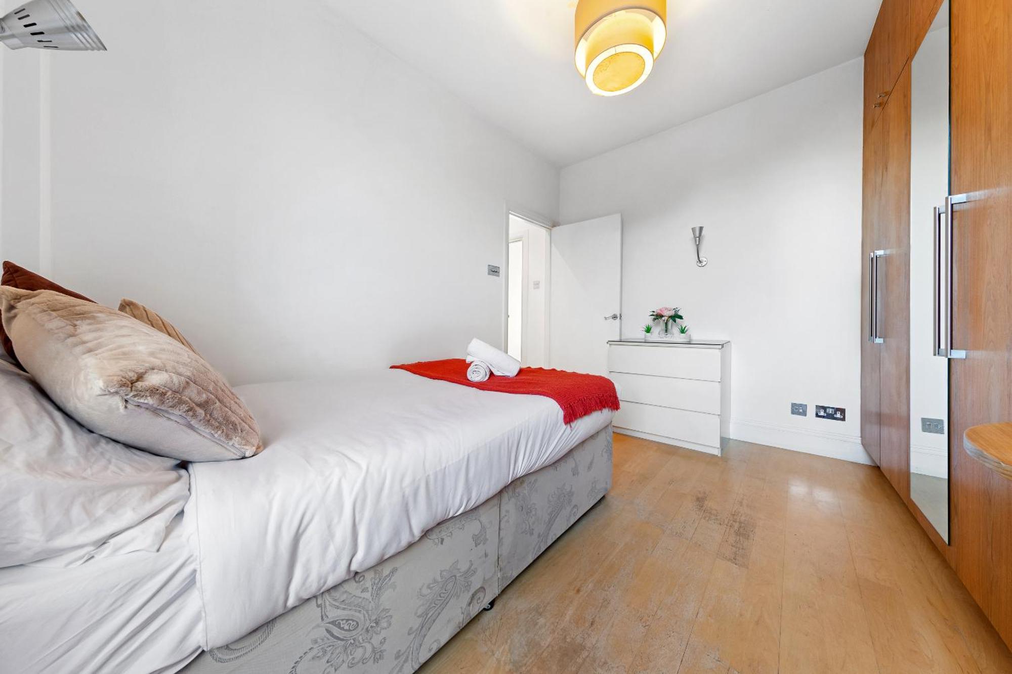 Luxury 4-Bedroom Modern Flat In Central London Steps From Station, Sleeps 9 In Style! Exterior foto