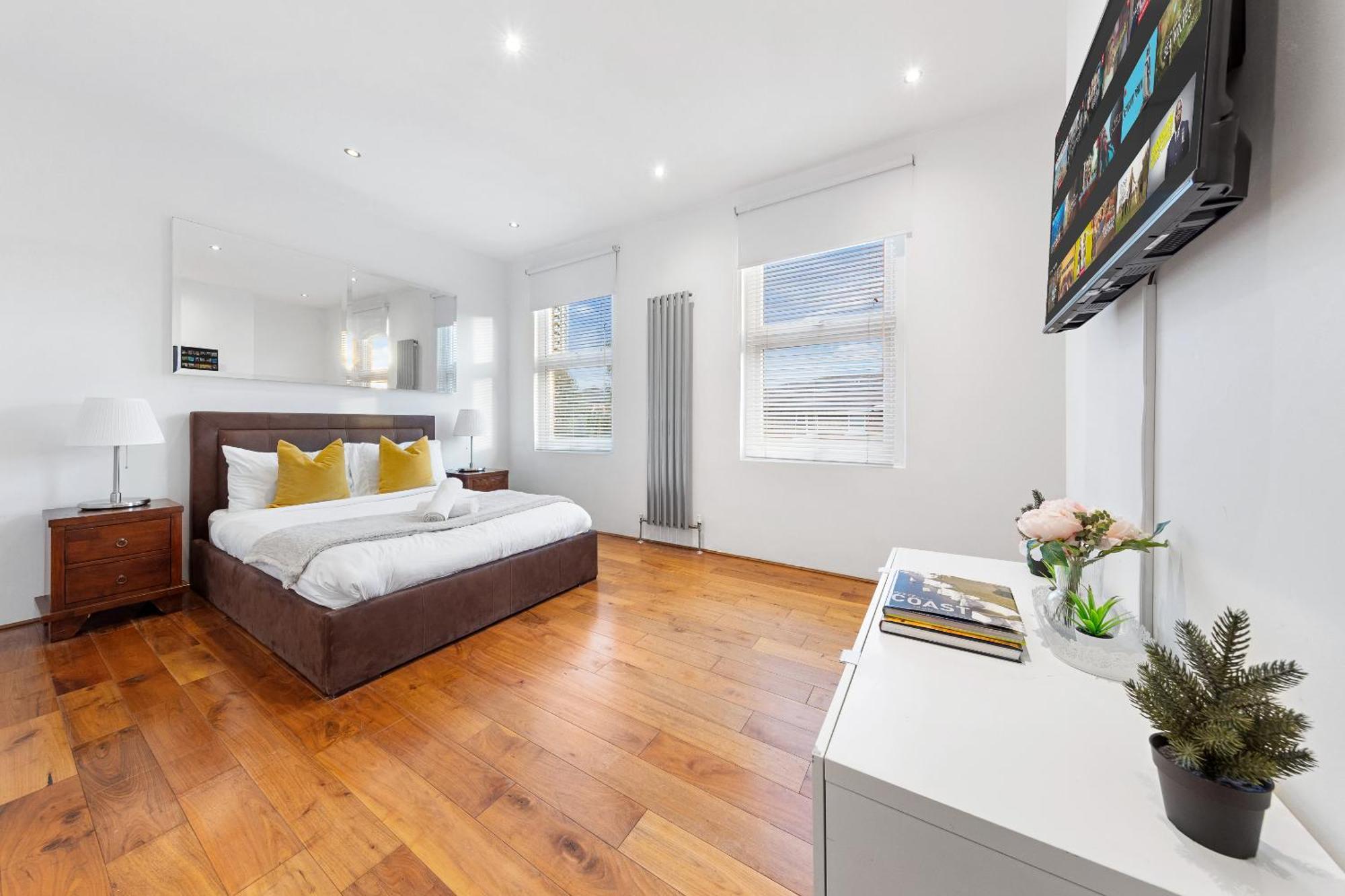 Luxury 4-Bedroom Modern Flat In Central London Steps From Station, Sleeps 9 In Style! Exterior foto