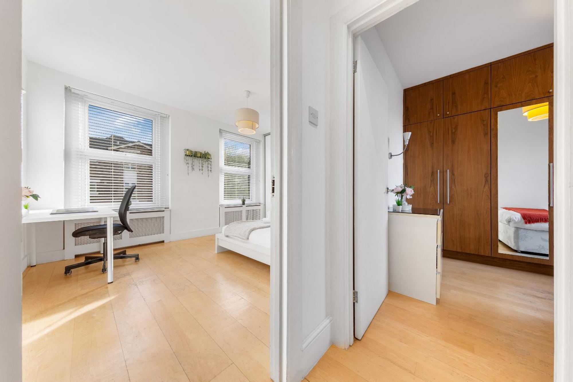 Luxury 4-Bedroom Modern Flat In Central London Steps From Station, Sleeps 9 In Style! Exterior foto